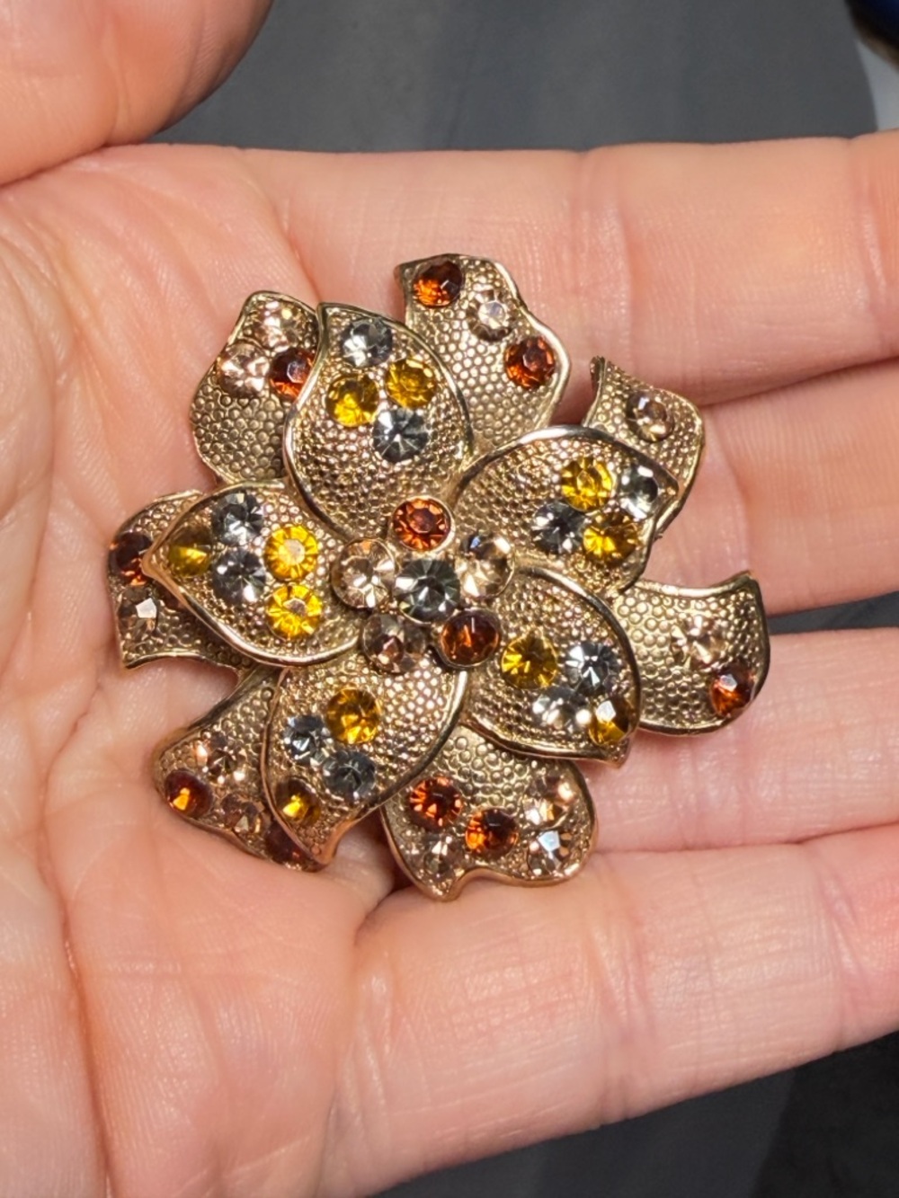 Liz Claiborne Rhinestone Flower Brooch Amber Gold Tone Vintage 2 inches